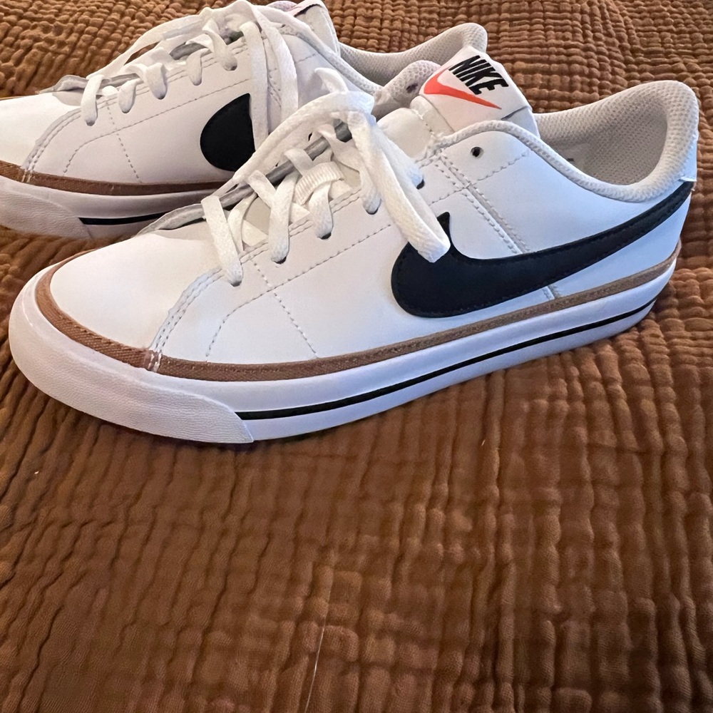 Nike Court Legacy